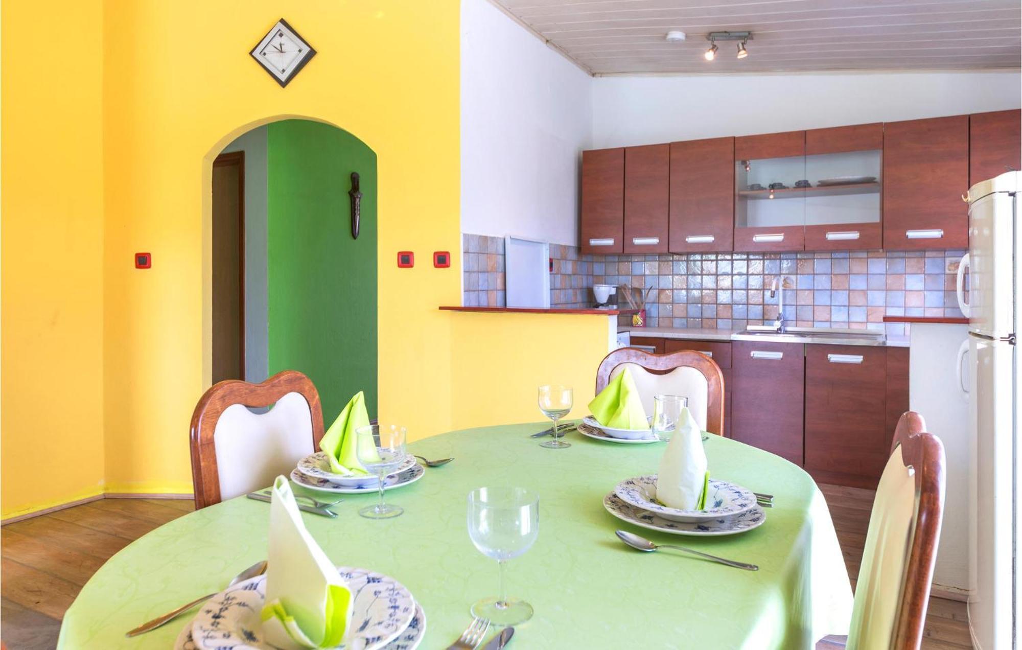 3 Bedroom Gorgeous Apartment In Marcana Экстерьер фото