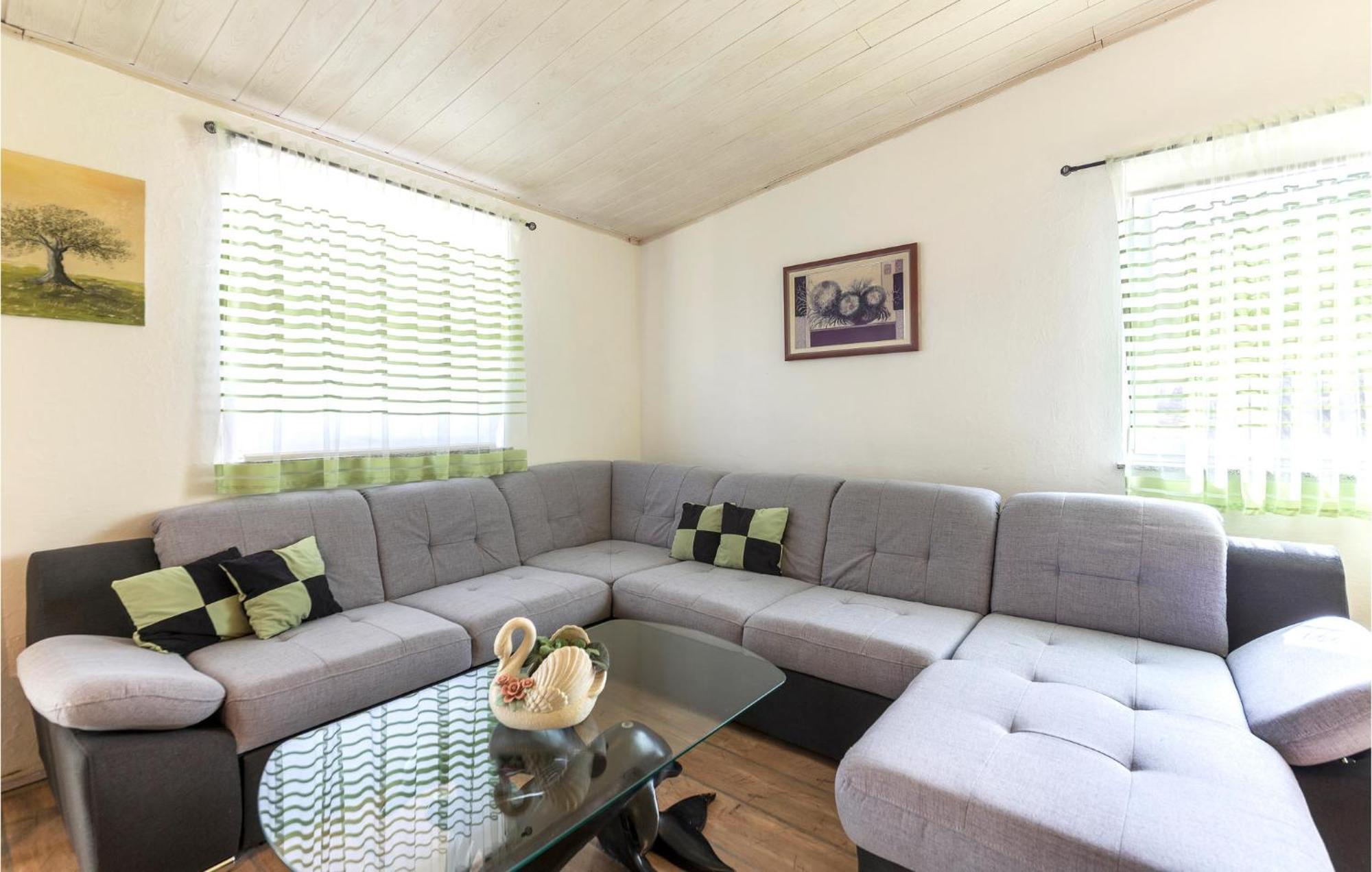 3 Bedroom Gorgeous Apartment In Marcana Экстерьер фото